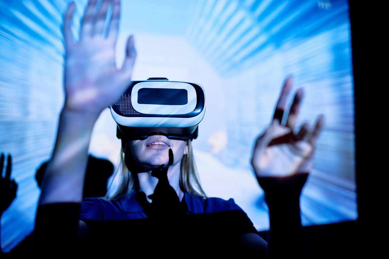 Nosotros 8 playing-virtual-game-in-vr-goggles-ZQUNFS7.jpg